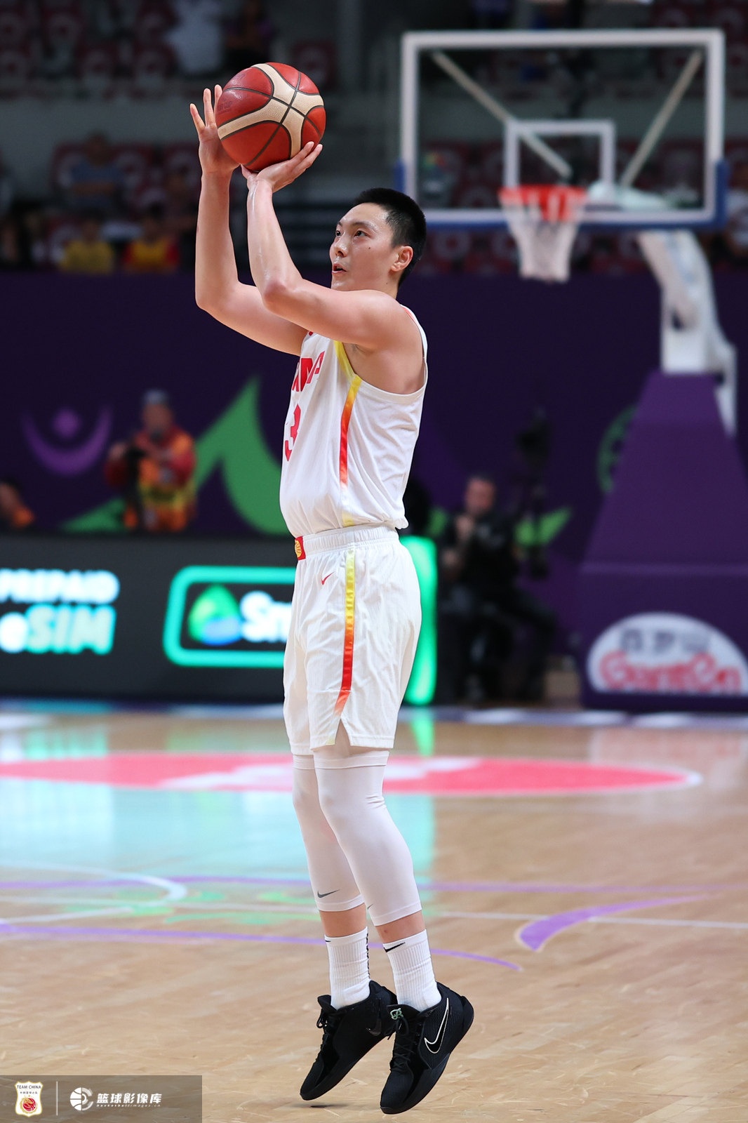 媒体人：哪怕胡明轩有一点小起伏都会被冷嘲热讽 他都是默默打球